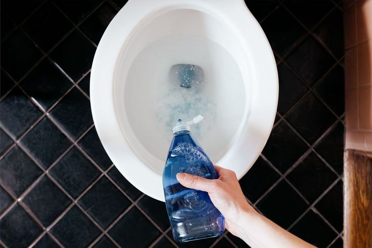 Method 1: Hot water and dish soap